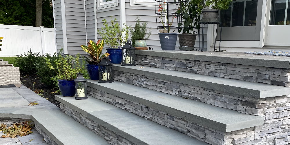 bluestone stoop with eldorado stone veneer